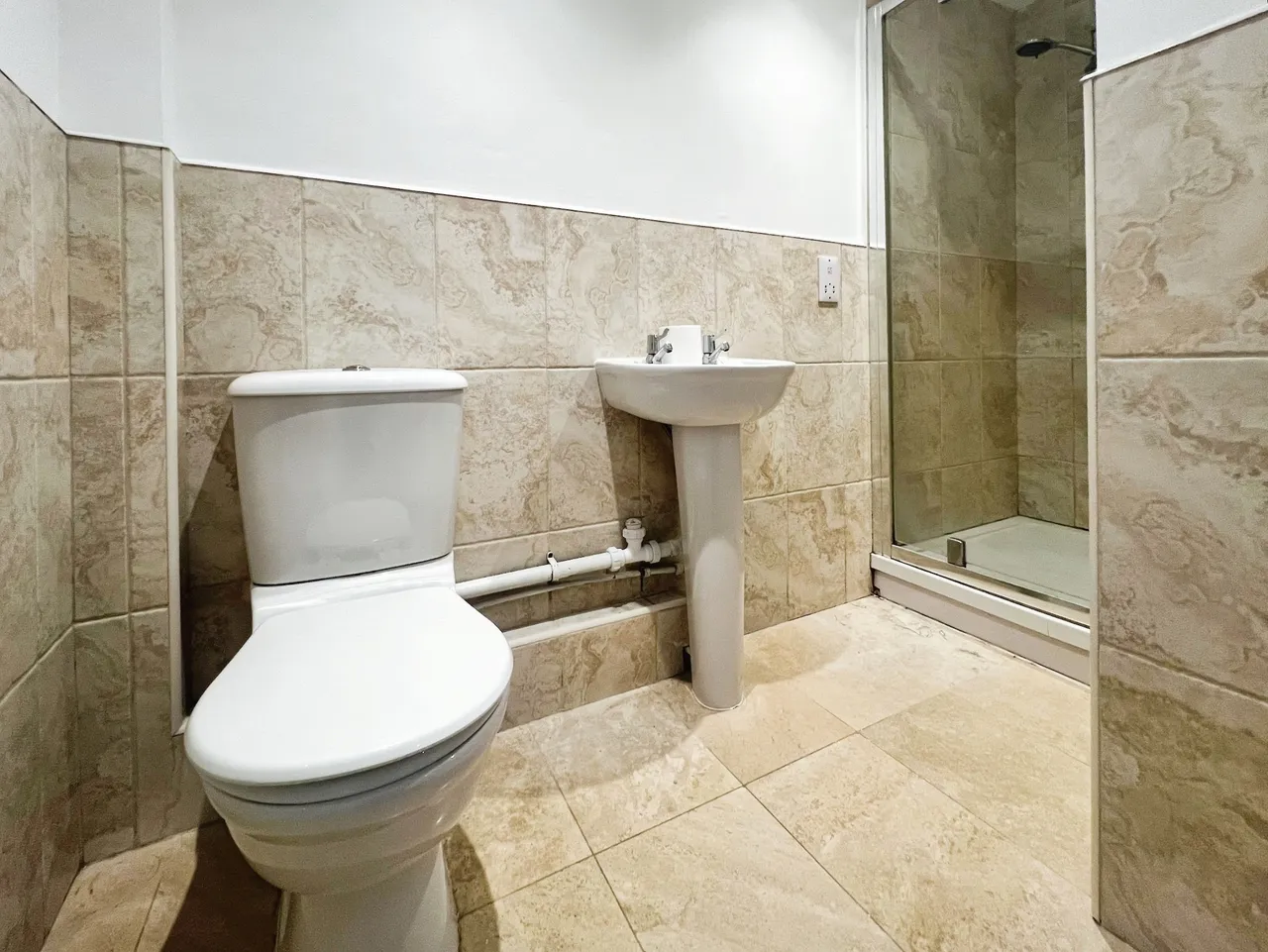 Flat B, 1-3 The Broadway, Newbury, Newbury, RG14 1AS, photo 13