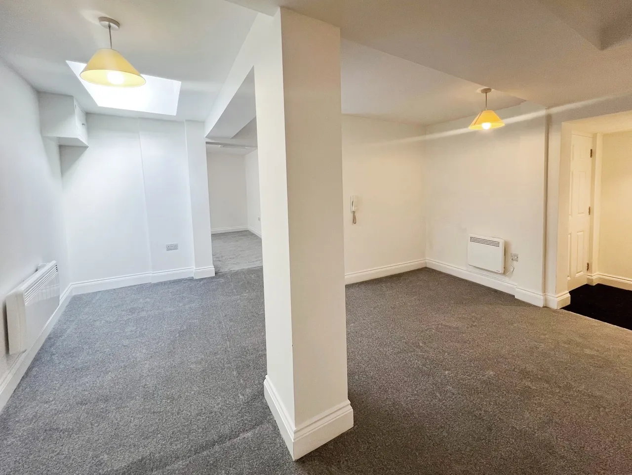 Flat B, 1-3 The Broadway, Newbury, Newbury, RG14 1AS, photo 3