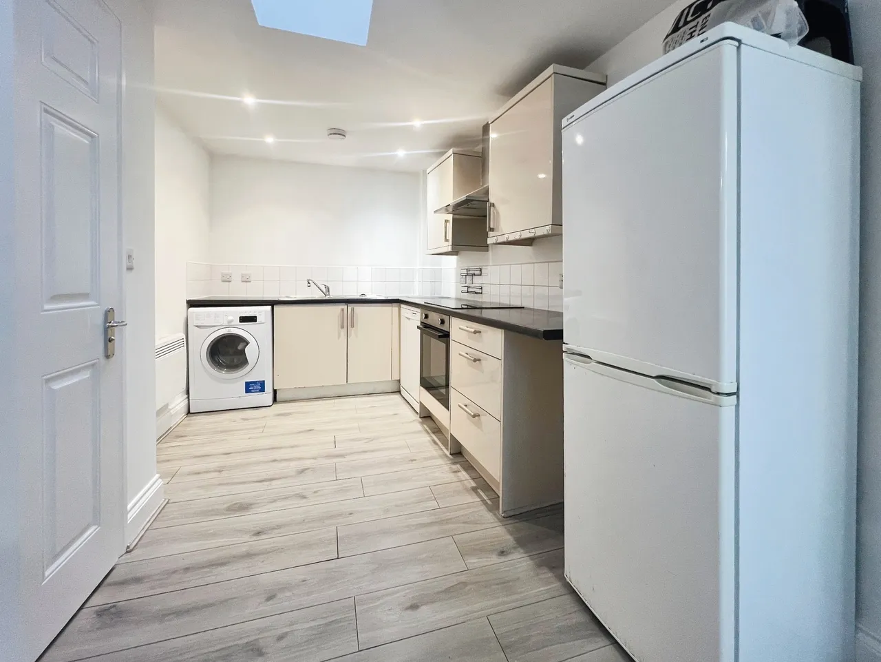 Flat B, 1-3 The Broadway, Newbury, Newbury, RG14 1AS, photo 7