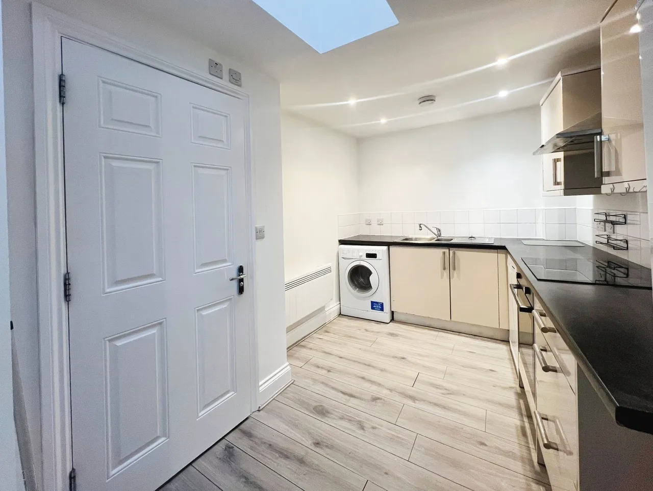 Flat B, 1-3 The Broadway, Newbury, Newbury, RG14 1AS, photo 9