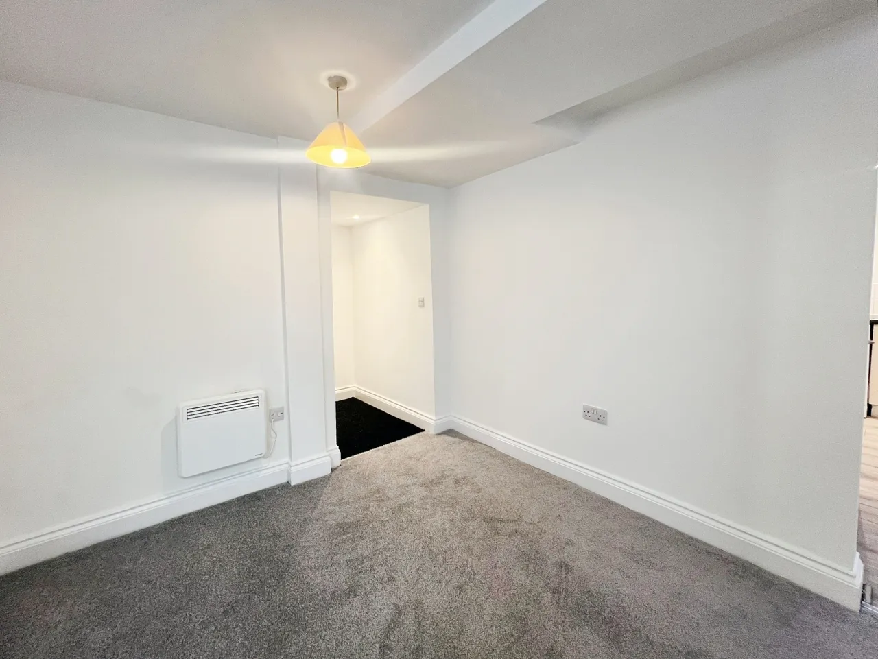Flat B, 1-3 The Broadway, Newbury, Newbury, RG14 1AS, photo 5