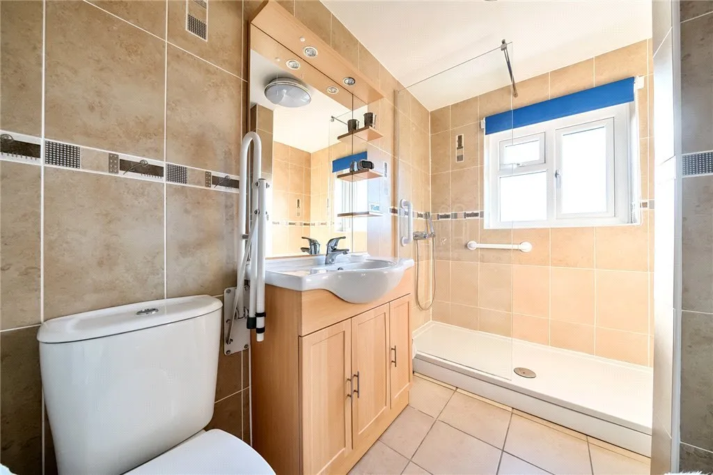 Farnham Road, DA16, photo 6