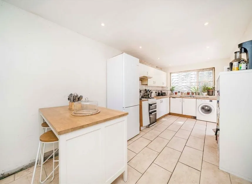 Tolworth Rise South, Surbiton, KT5, photo 3