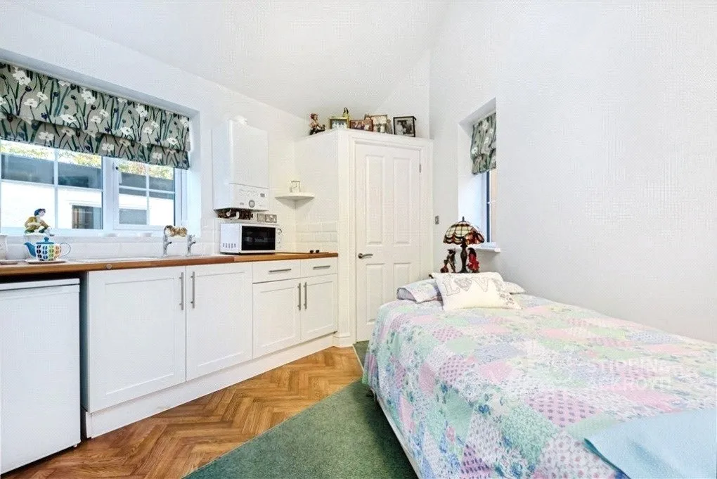 Camphill Road, West Byfleet, KT14, photo 3