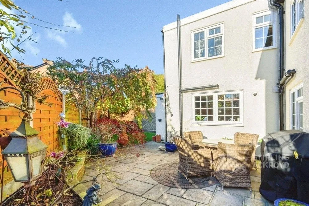 flat to rent, Camphill Road, West Byfleet, KT14