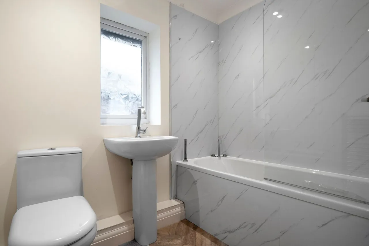 St. Johns Road, Harrogate, HG1, photo 13