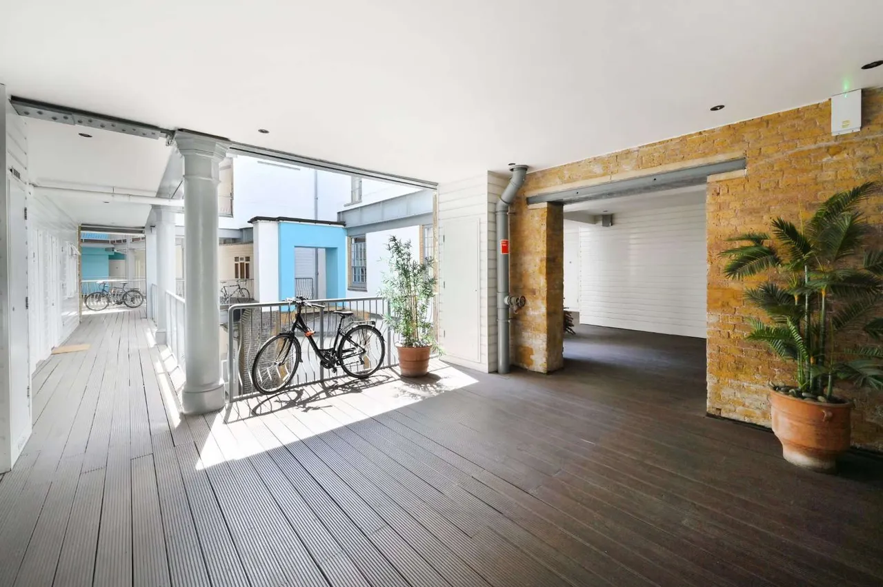 Gowers Walk, London, E1, photo 10