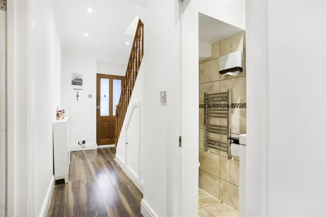 Hamilton Avenue, Cheam, SM3, photo 15