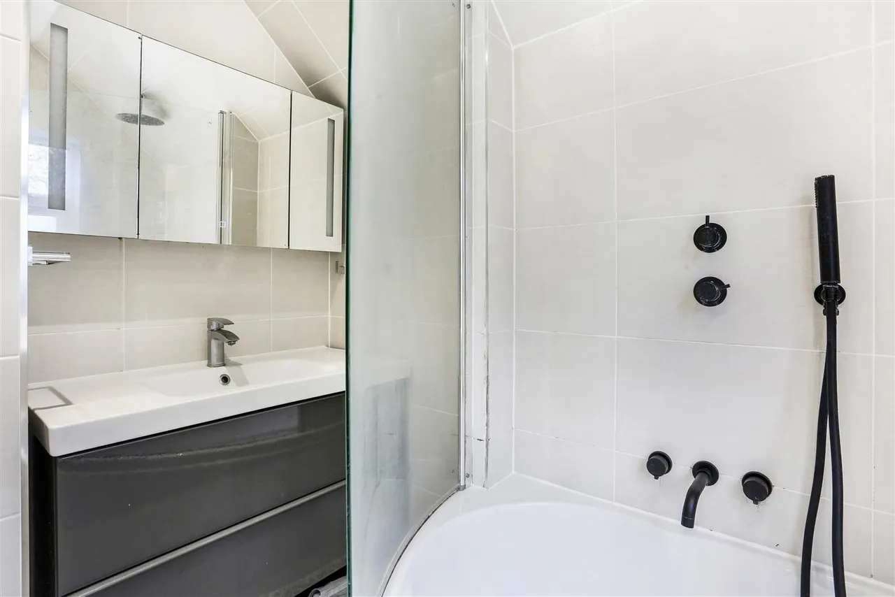 Hamilton Avenue, Cheam, SM3, photo 19