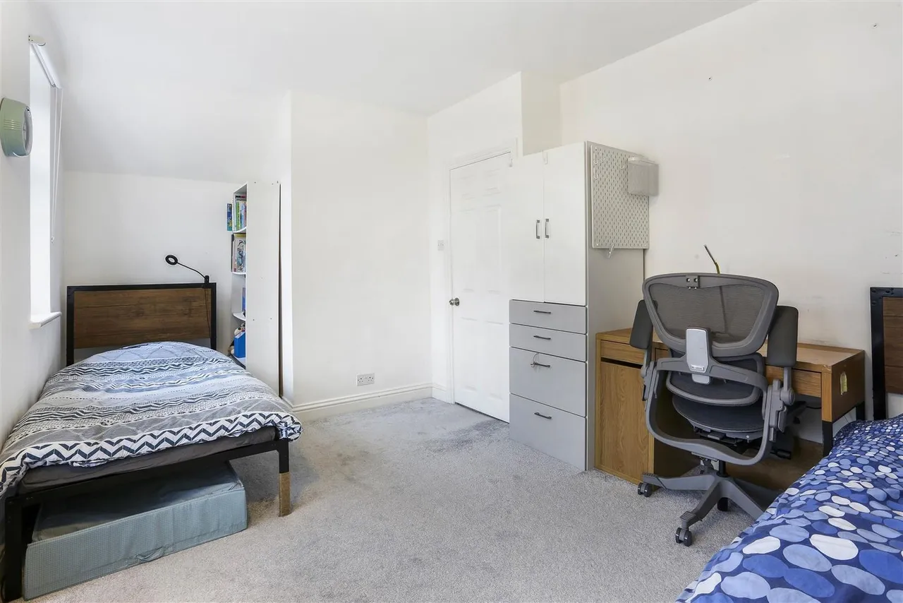 Hamilton Avenue, Cheam, SM3, photo 16
