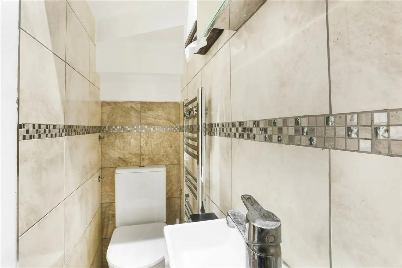 Hamilton Avenue, Cheam, SM3, photo 14