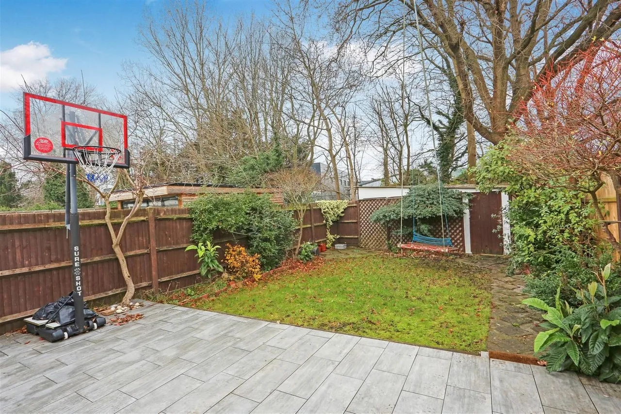 Hamilton Avenue, Cheam, SM3, photo 11
