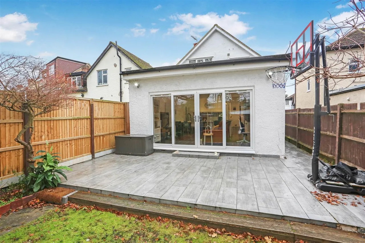 Hamilton Avenue, Cheam, SM3, photo 13