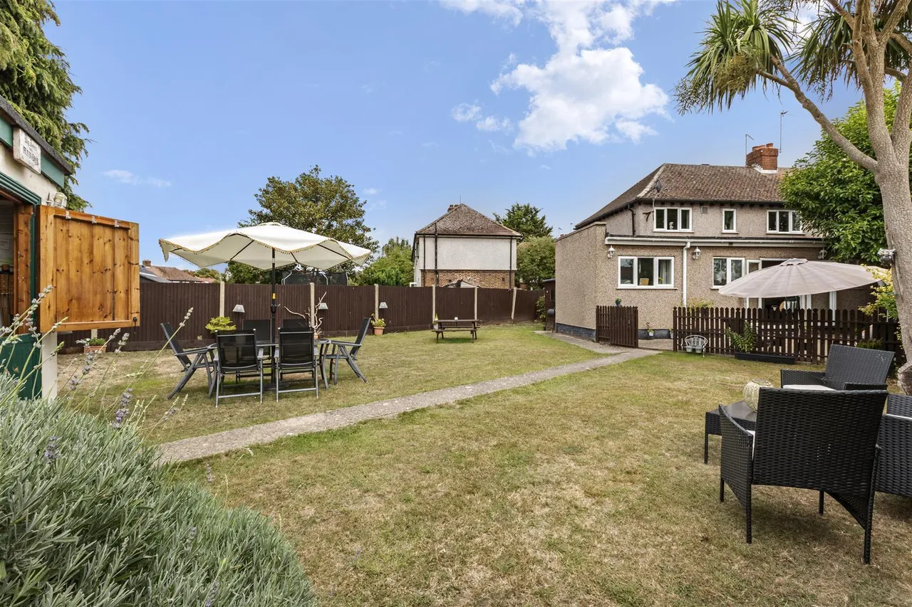 4 bed house for sale, Thornton Close, West Drayton