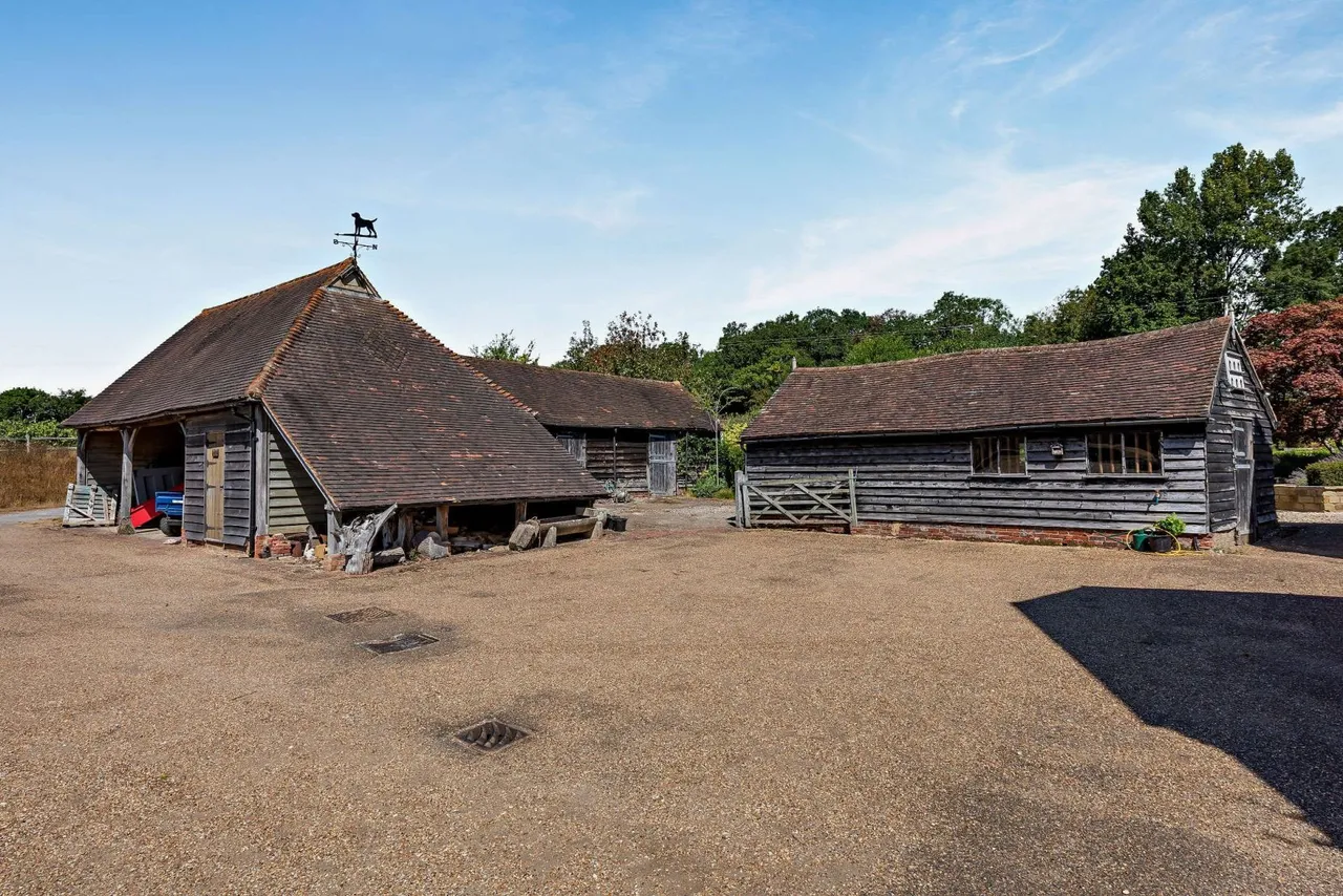 Tanyard Lane, Staplefield, Haywards Heath, West Sussex, RH17 6HH, photo 2