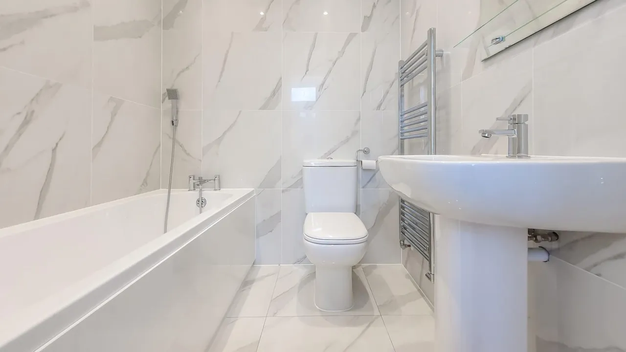 Raynham House 65a Ware Road, Hertford, Hertfordshire SG13 7ED, photo 10