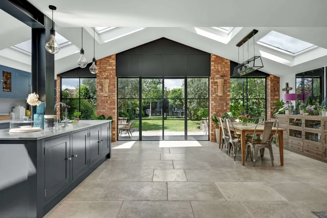 Pemberton Road, East Molesey, Surrey, KT8 9LH, photo 2