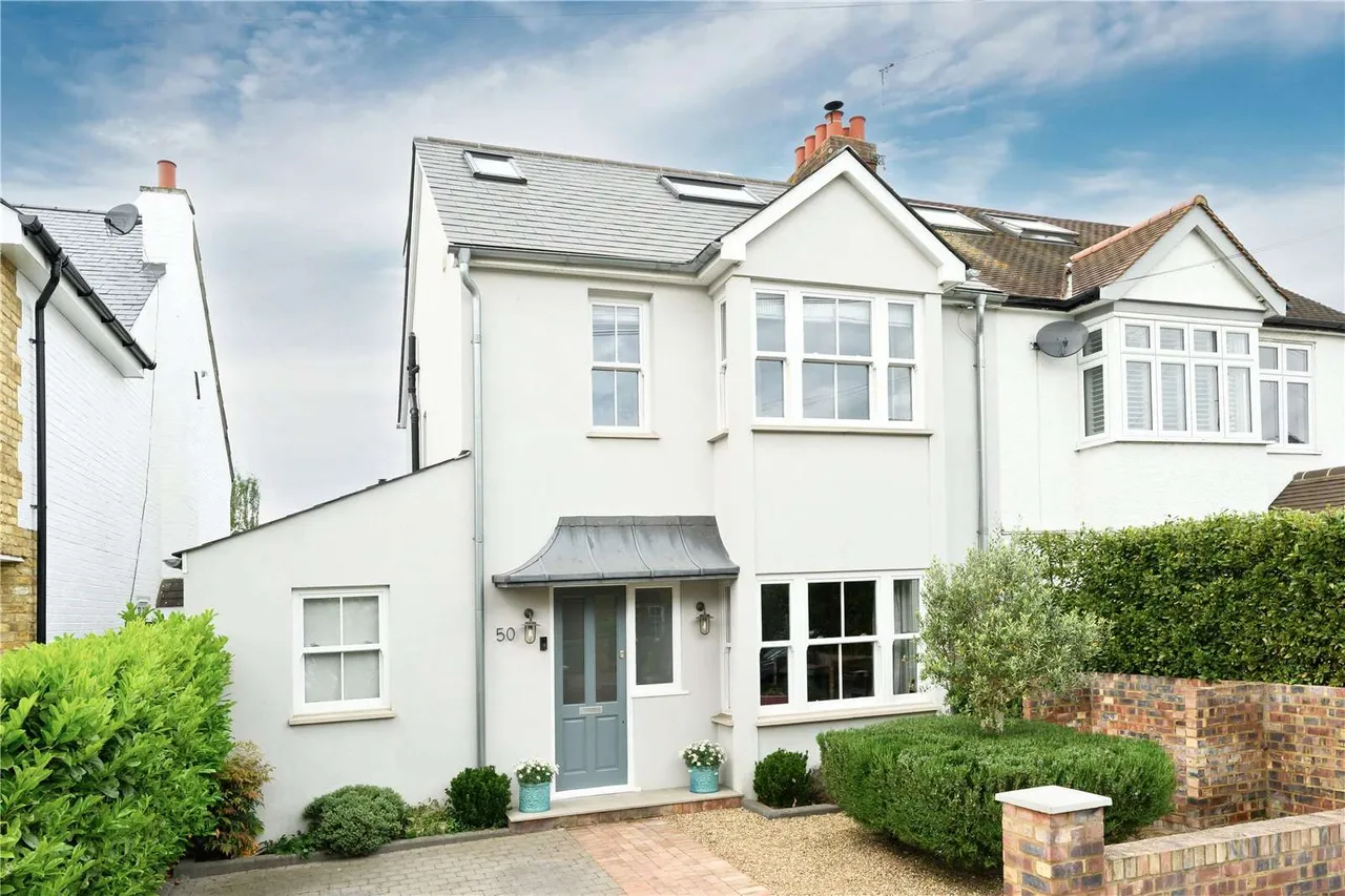 4 bed house for sale — Pemberton Road, East Molesey, Surrey, KT8 9LH