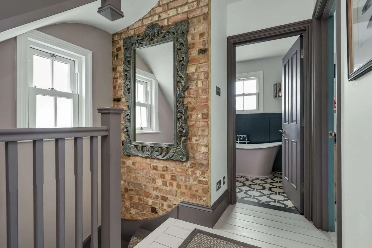 Pemberton Road, East Molesey, Surrey, KT8 9LH, photo 9