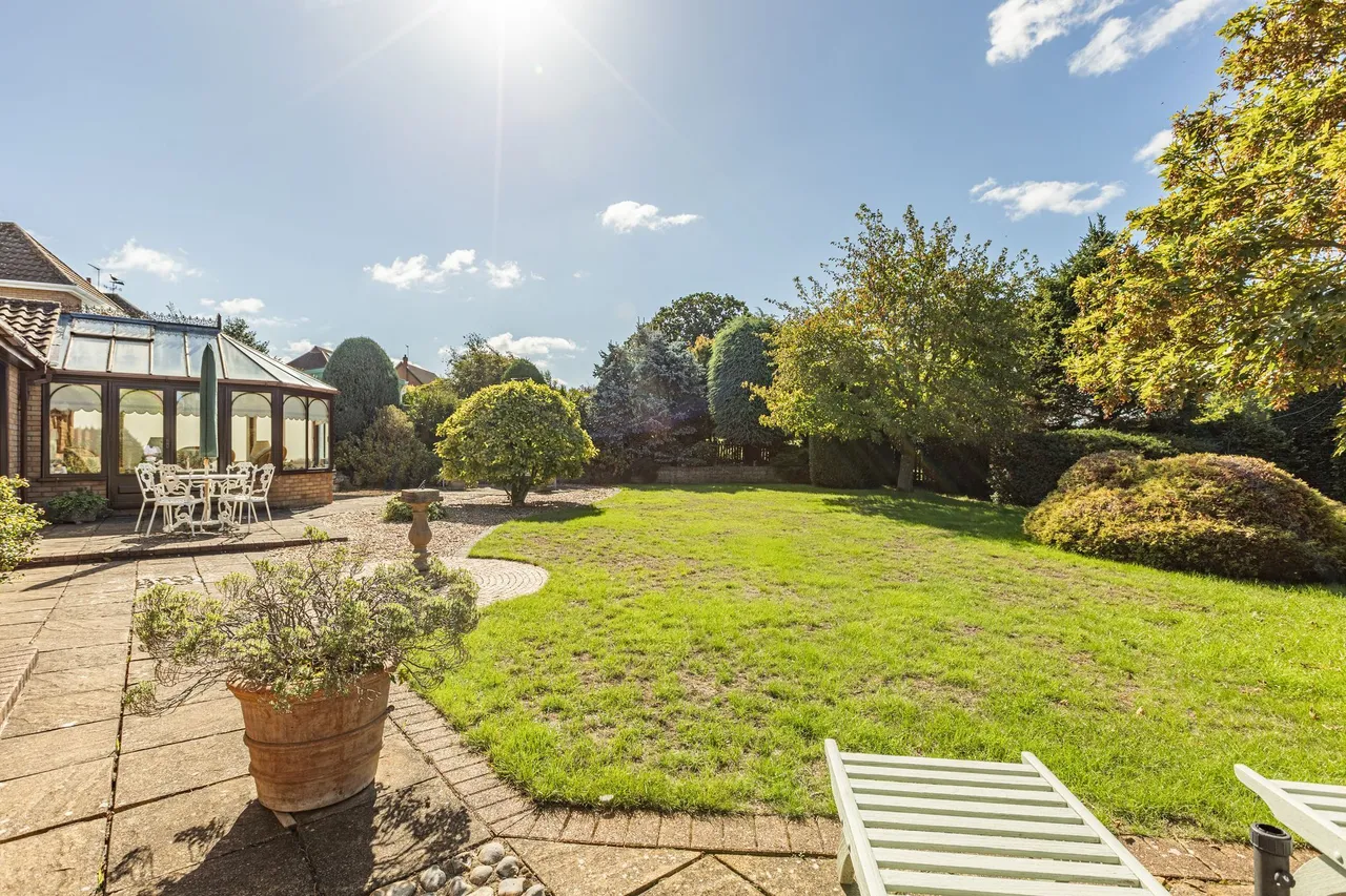 Three Bedroom Detached Bungalow with, photo 16