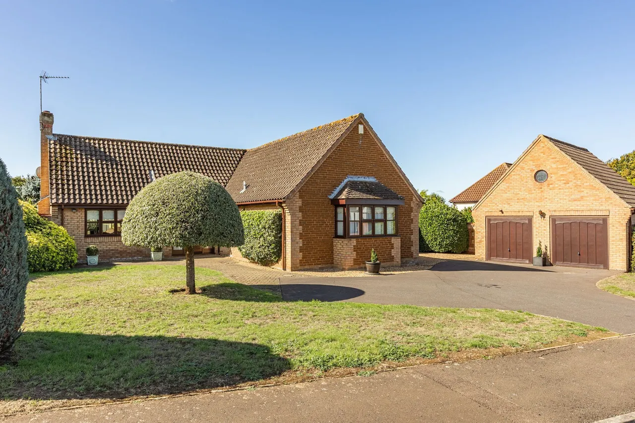 3 bed house for sale, Three Bedroom Detached Bungalow with