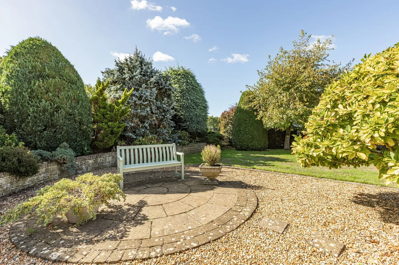 Three Bedroom Detached Bungalow with, photo 19