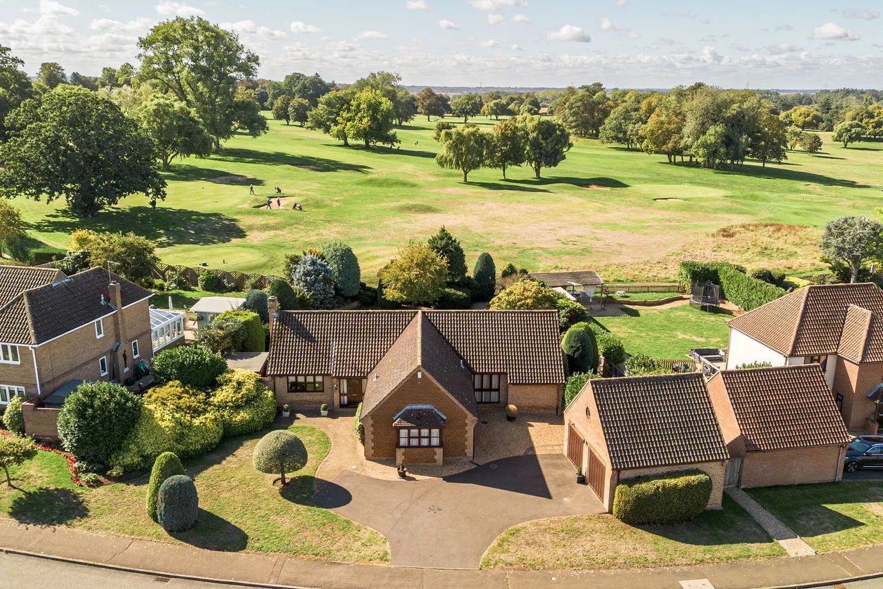 Three Bedroom Detached Bungalow with, photo 20