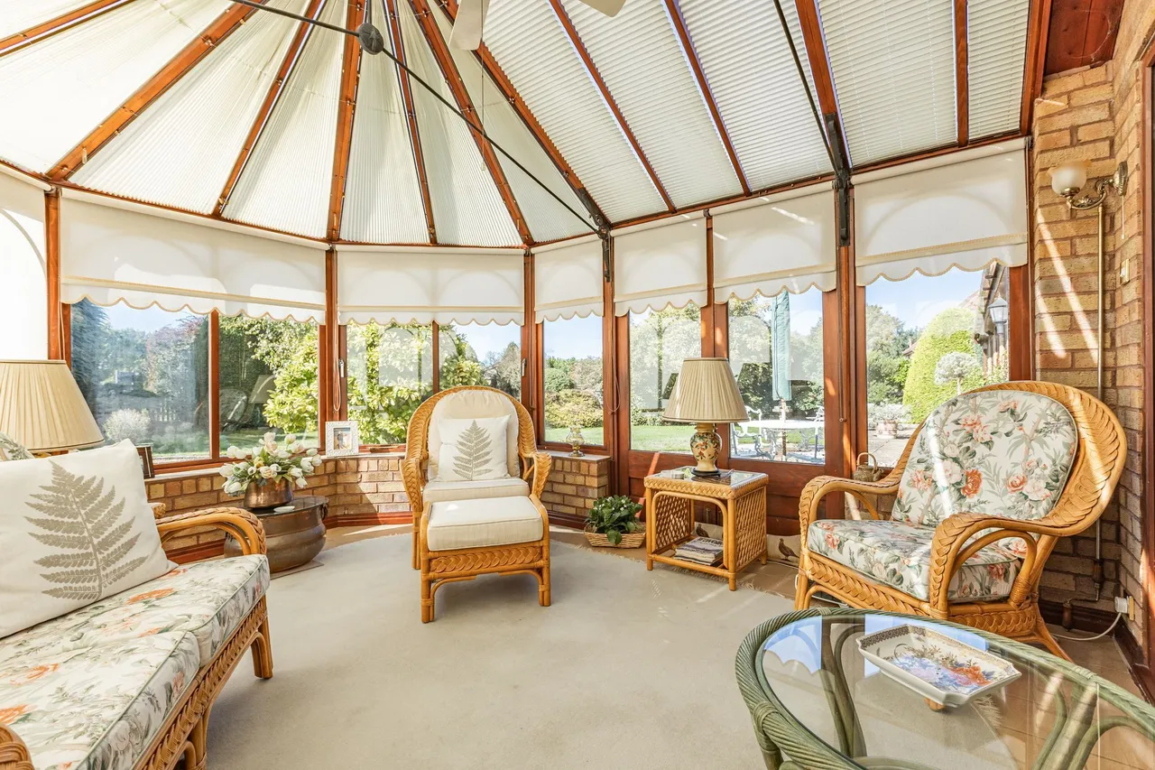 Three Bedroom Detached Bungalow with, photo 8