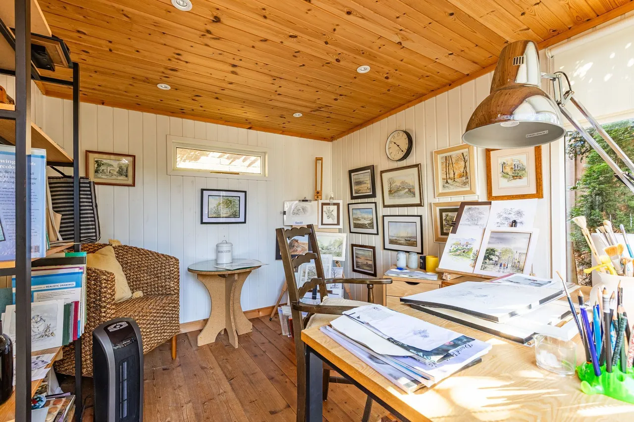 Three Bedroom Detached Bungalow with, photo 18