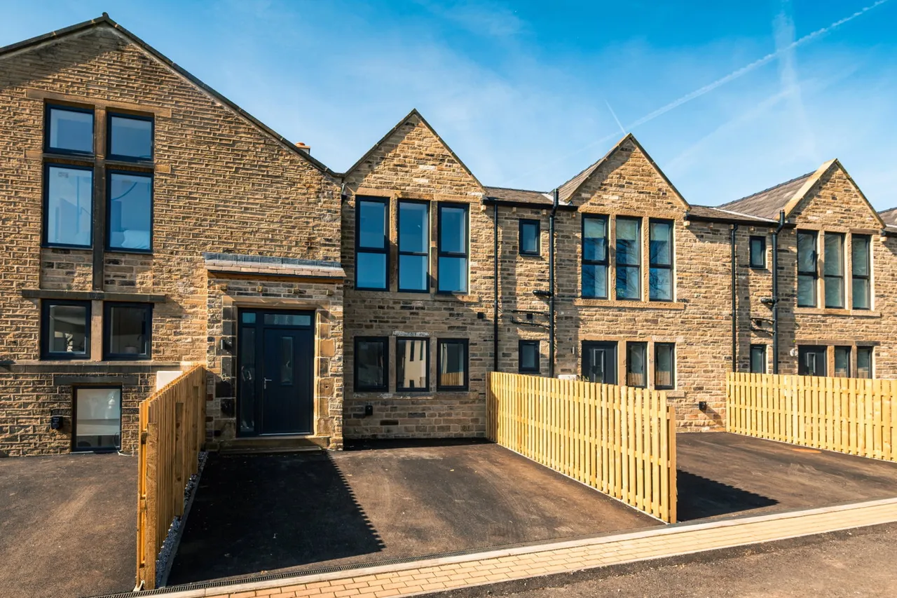 4 bed house for sale, Schoolyard Gardens, HD6
