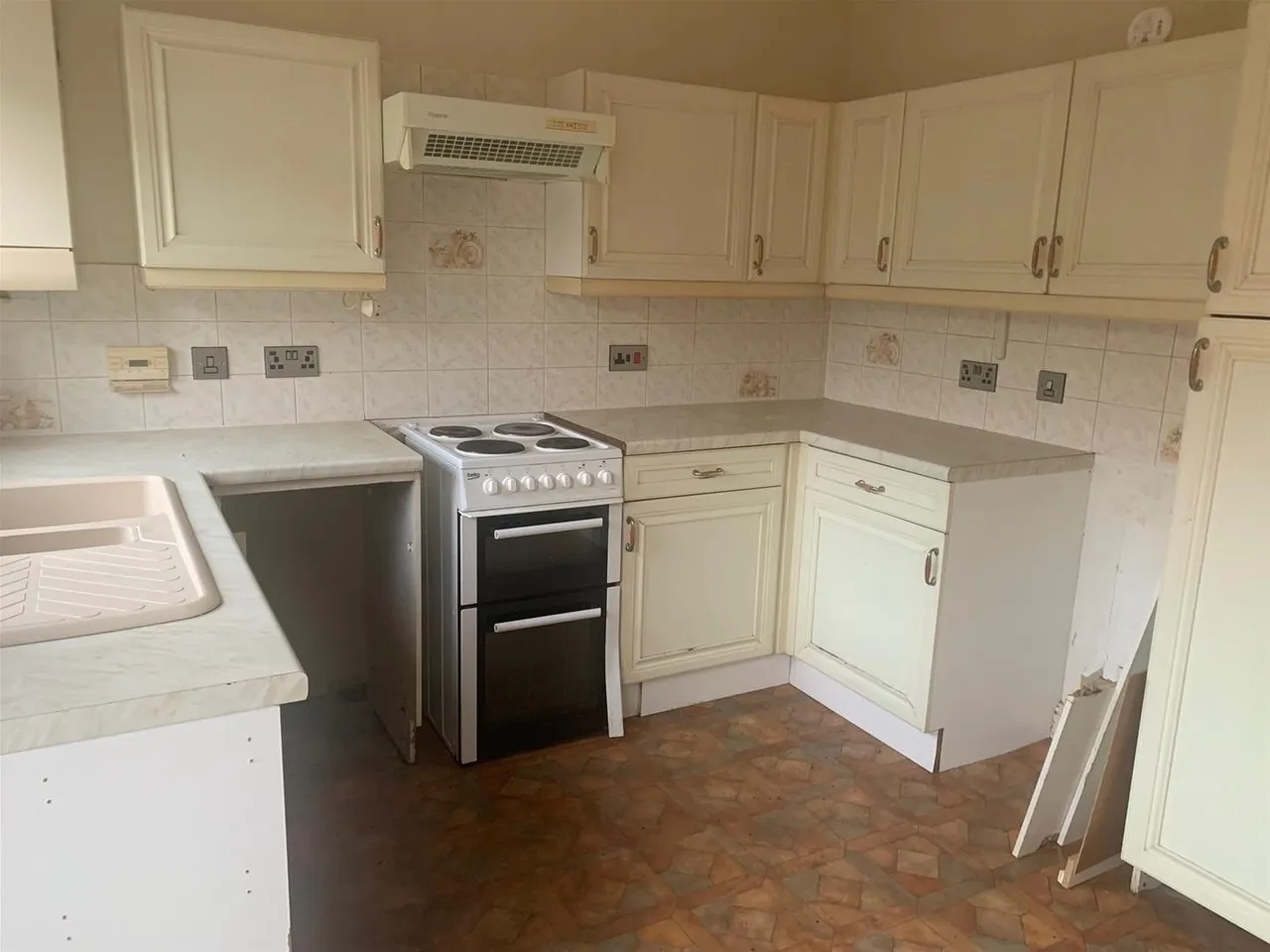 Pimpernel Court, Gillingham, Dorset SP8 4UW, photo 2