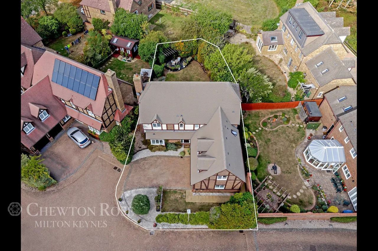 Allerford Court, Furzton, photo 2