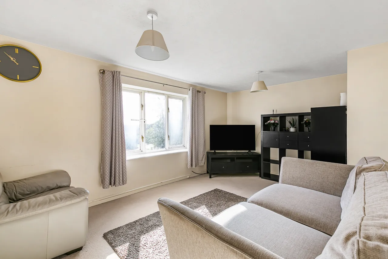 Mead Court, Egham, TW20, photo 2