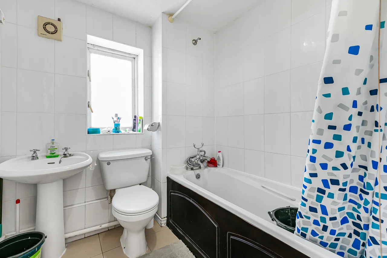 Mead Court, Egham, TW20, photo 5