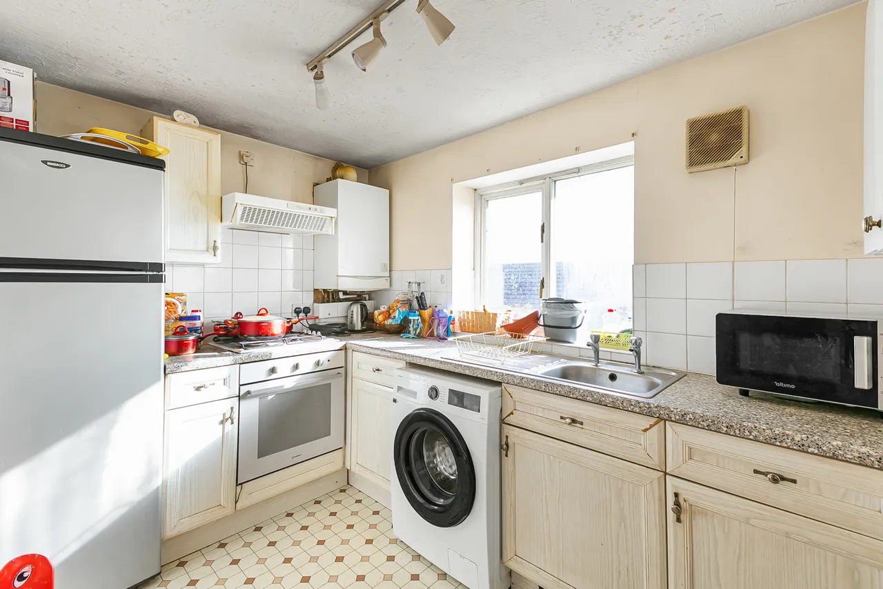 Mead Court, Egham, TW20, photo 8