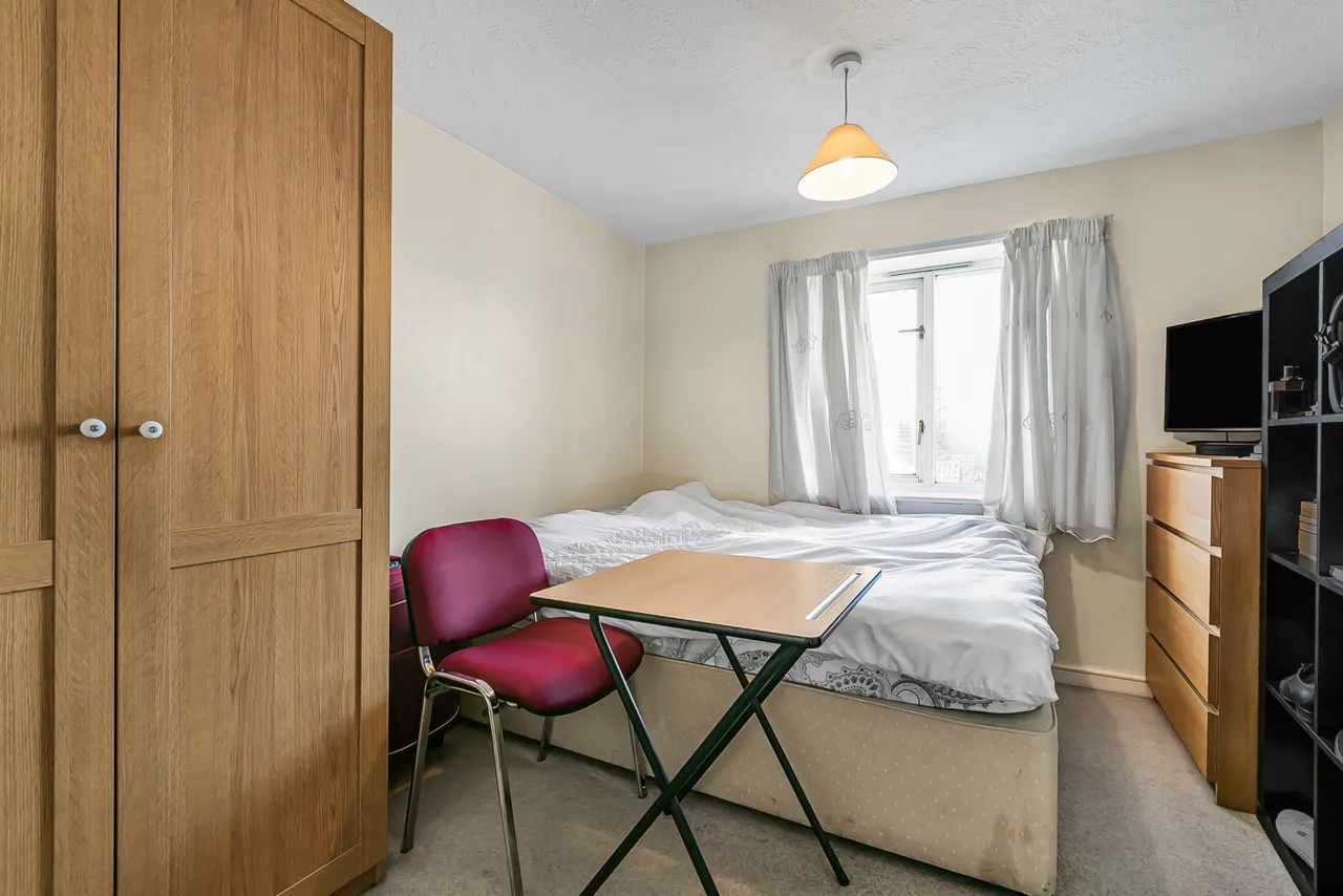 Mead Court, Egham, TW20, photo 10