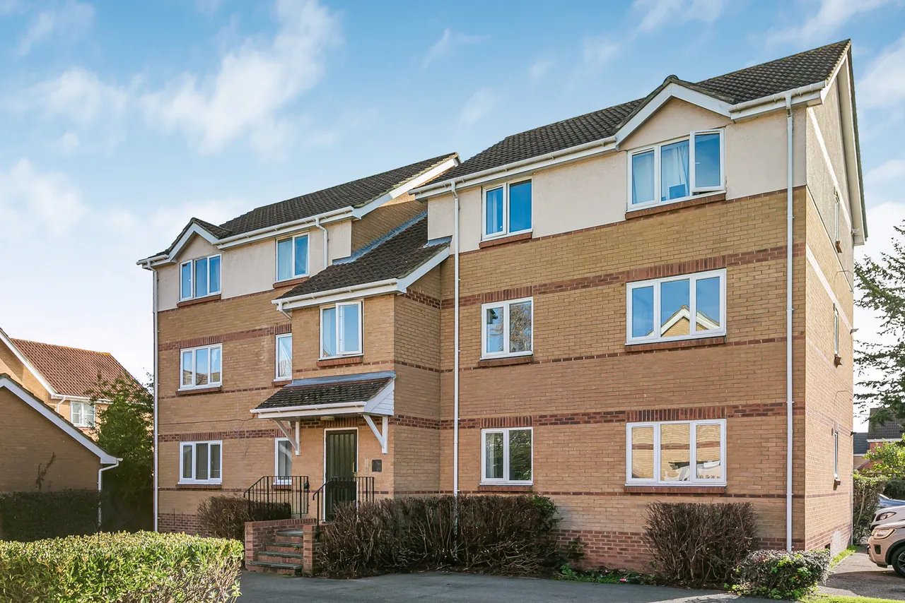 Mead Court, Egham, TW20, photo 14
