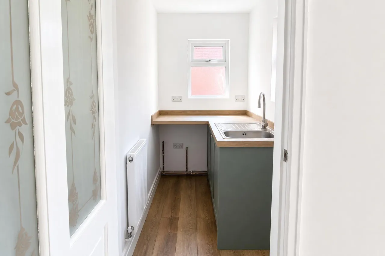 Devizes Road, Salisbury, SP2, photo 14