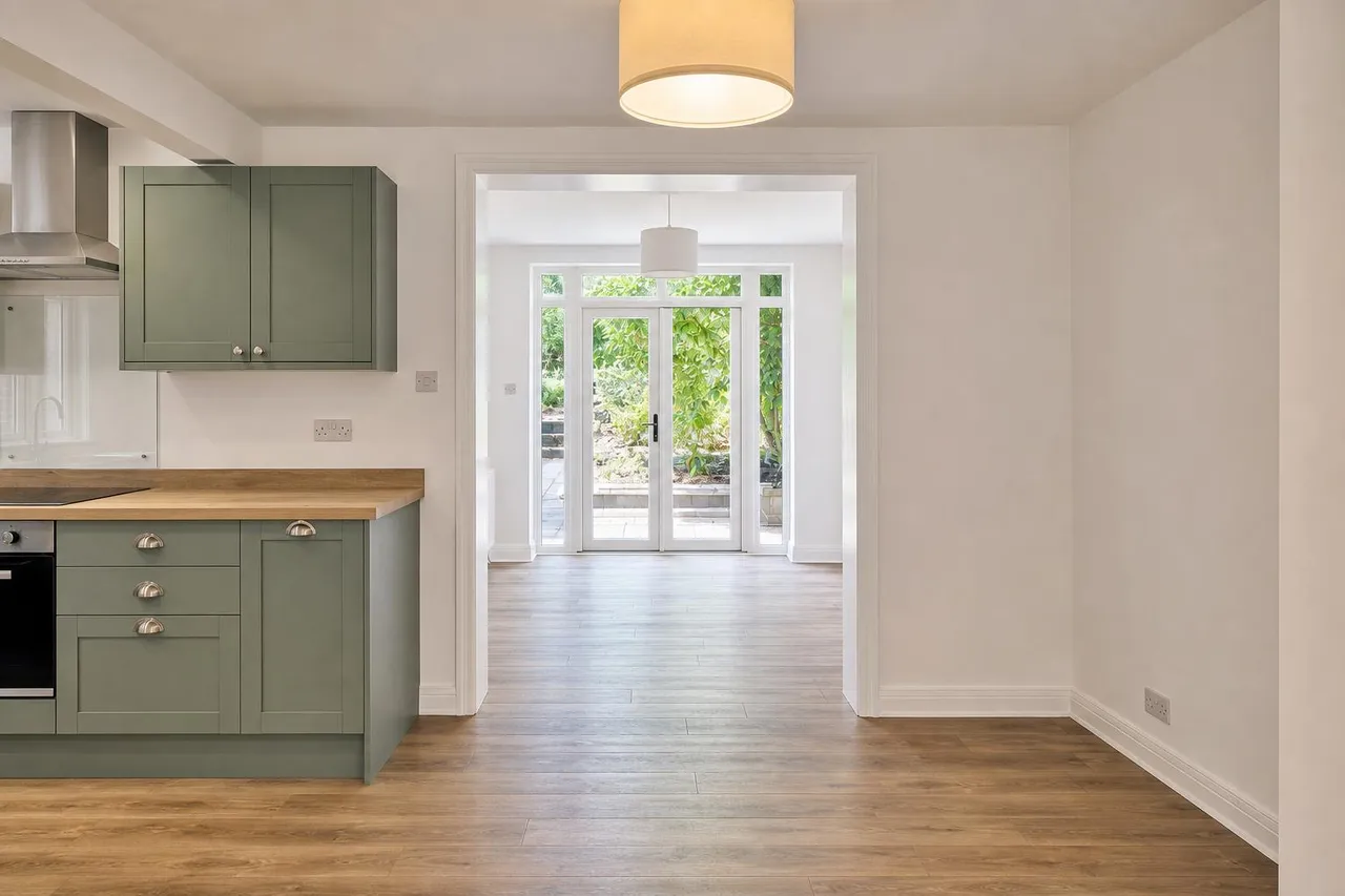 Devizes Road, Salisbury, SP2, photo 10