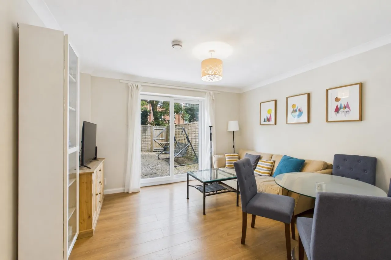 Berkeley Close, Southampton, photo 5