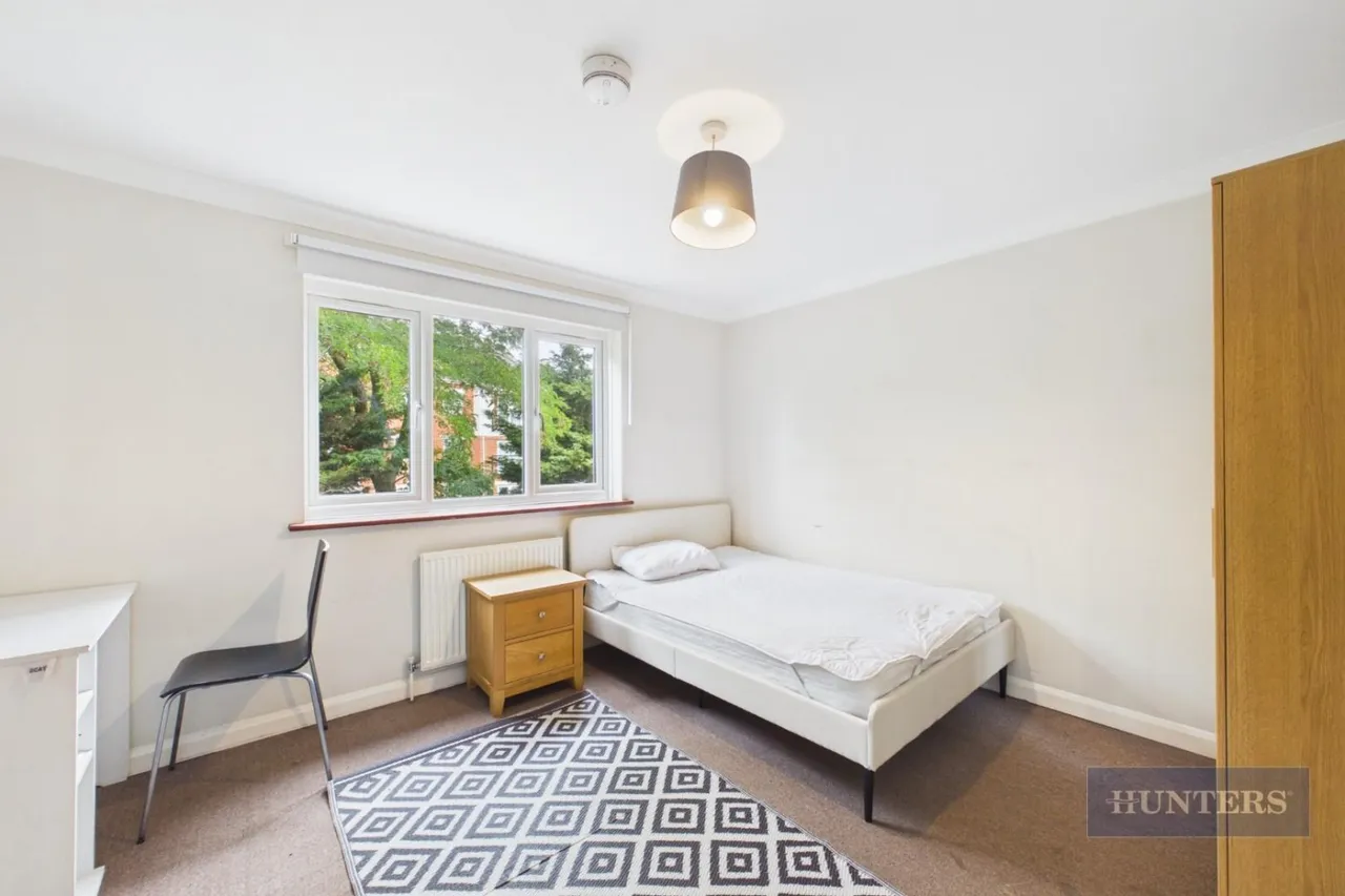 Berkeley Close, Southampton, photo 9