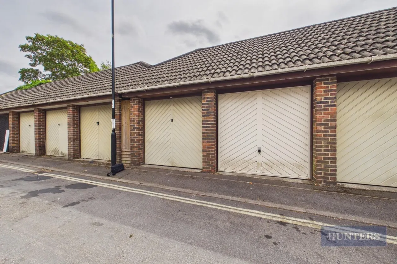 Berkeley Close, Southampton, photo 2