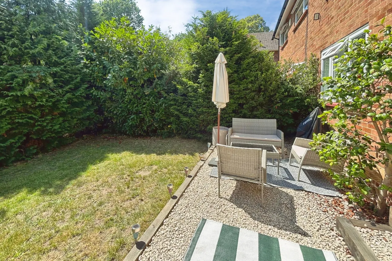 Hale Reeds, Farnham, Surrey, GU9 9BN, photo 9