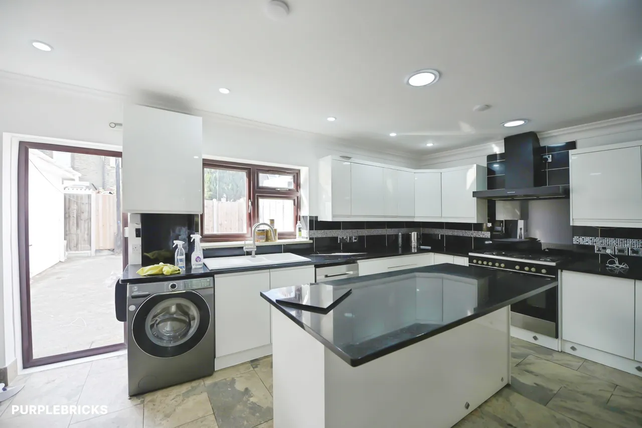 3 bed house for sale, Coniston Avenue, Barking, IG11