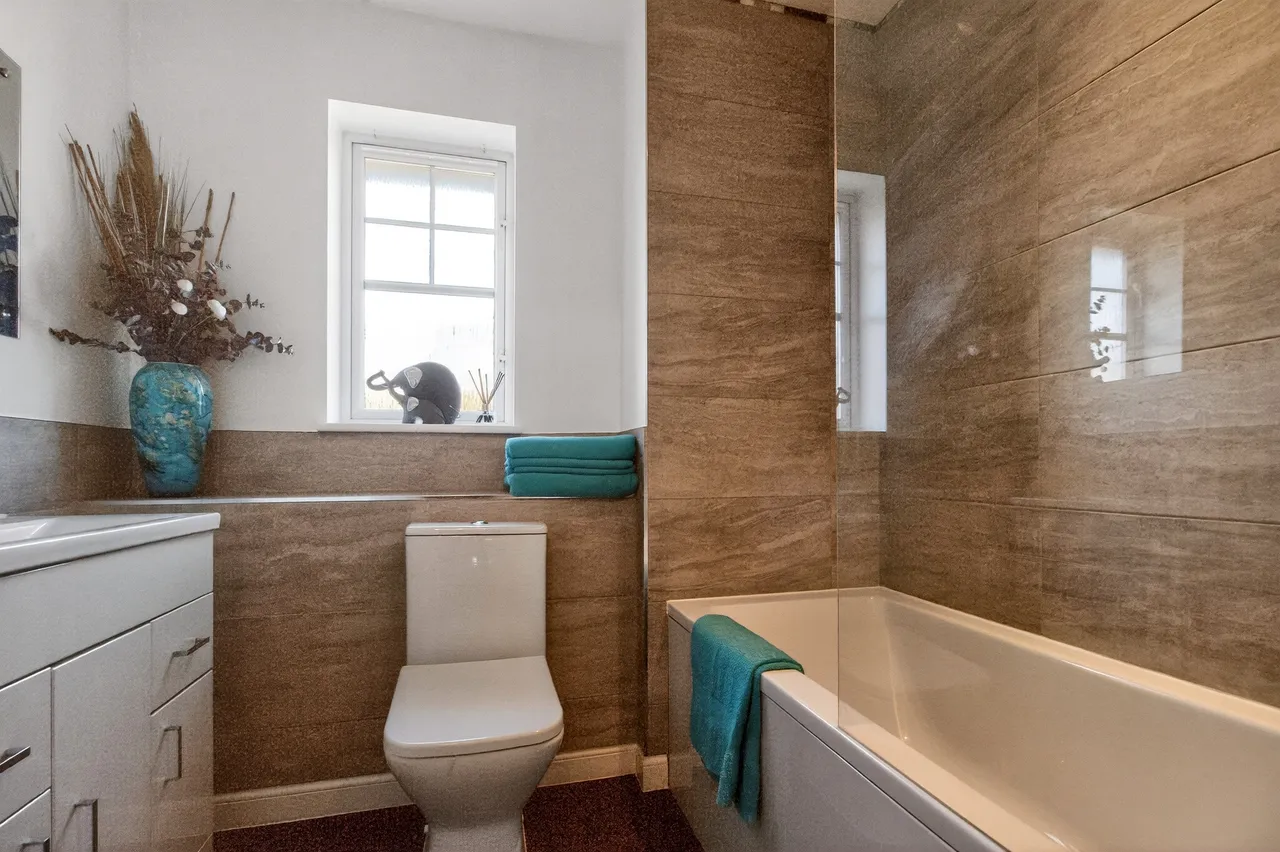 Turnberry Gardens, Wakefield, WF3, photo 19