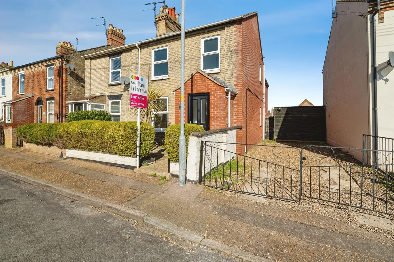 3 bed house for sale — Stradbroke Road, Gorleston, Great Yarmouth