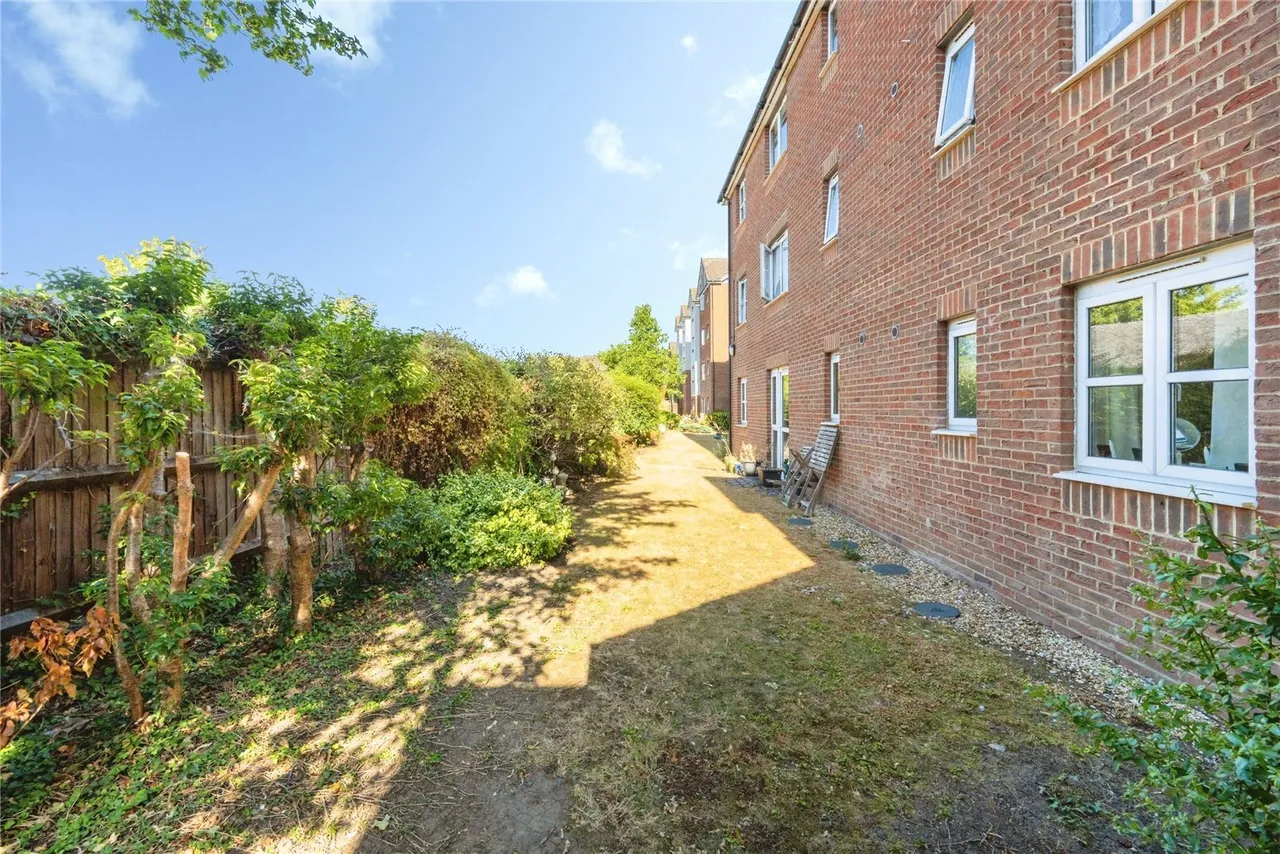 Lammas Walk, LEIGHTON BUZZARD, Bedfordshire, LU7, photo 13
