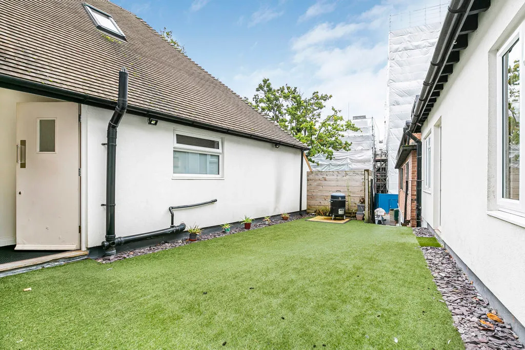 Station Approach, West Byfleet, KT14, photo 3