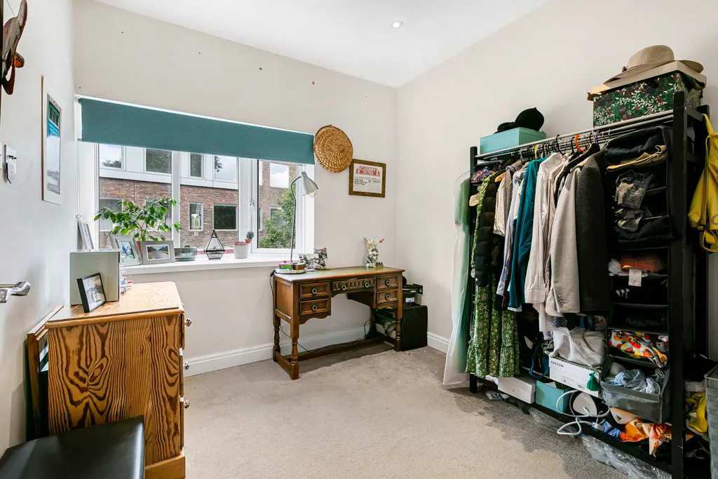 Station Approach, West Byfleet, KT14, photo 5