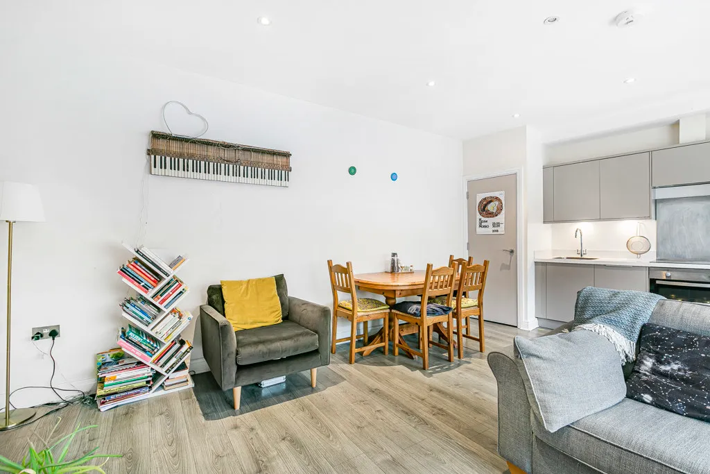 Station Approach, West Byfleet, KT14, photo 9